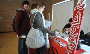 Students at an Registered Student Organization fair